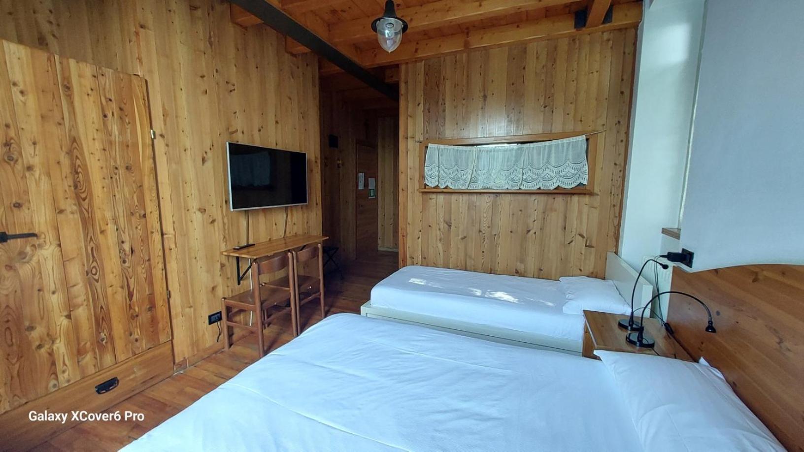 Ristorante Hotel Falchetto Брунате Екстериор снимка